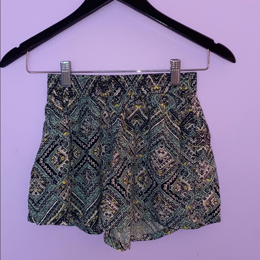 Patterned flowy shorts